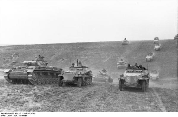 Bundesarchiv Bild 101I 218 0504 36, Russland Süd, Panzer III, Schützenpanzer, 23.Pz.Div.