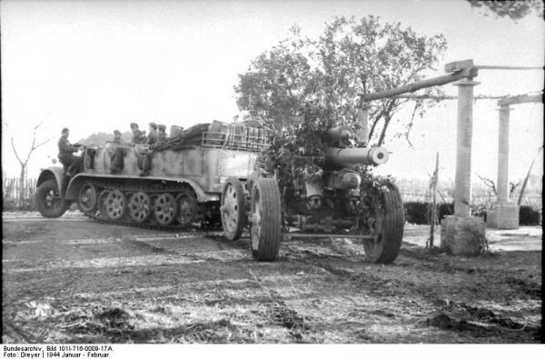 Bundesarchiv Bild 101I 716 0009 17A, Italien, Zugkraftwagen mit schwerem Geschütz