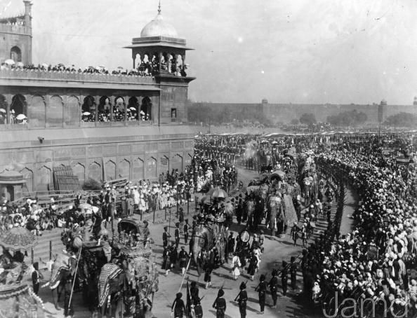 Circa 1903: Edward VII's Coronation Durbar passing the Janina Masjld in Delhi. (Photo by Hulton Archive/Getty Images)