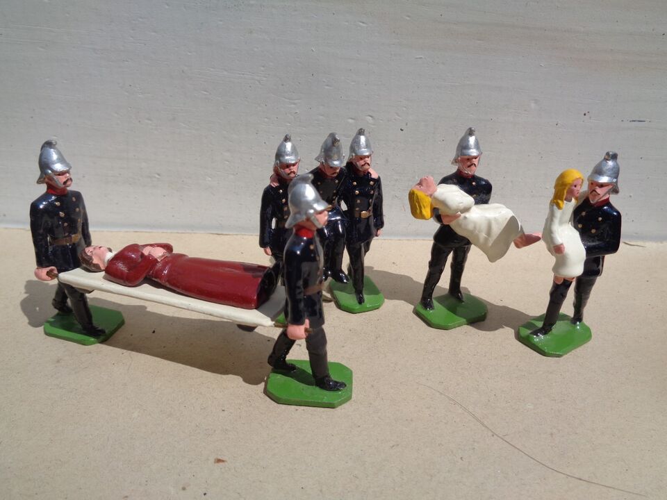 DUCAL Firemen with female casualtys painted set unusual figure choice