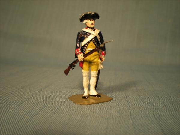 Flügelgrenadier, Regiment Garde.  This is another Puchala casting, which I unfortunately damaged in cleaning, by scraping away the bridge of his nose.