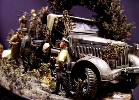 Frontal view of the Mortain dio. Vehicle is 100% repainted. Figurines are from "Hornet"collection white metal and hand painted