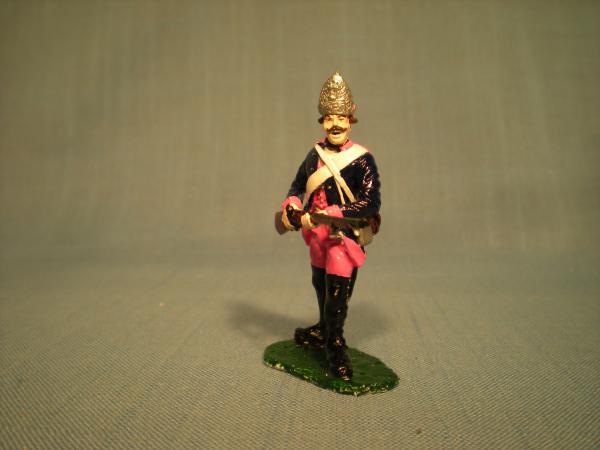 Fusilier, Regt Gabelentz Nr 40.  Another figure from Rylit's catalog.  This one has such an active pose, and a great face.  The style is almost a cari