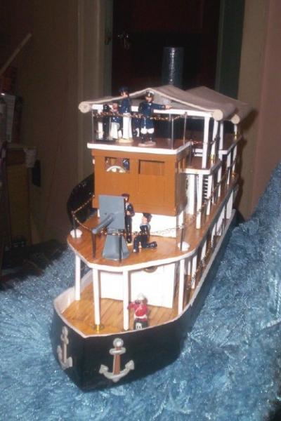 Gunboat based on the San Pablo design, but with a paddle wheel........