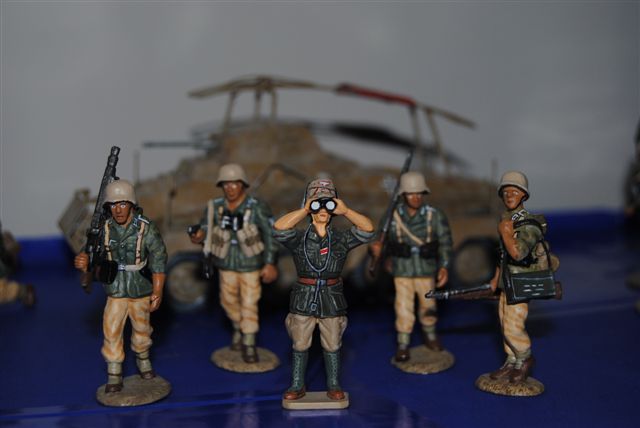 K&C AK005...Officer & 4 Panzer Grenadiers