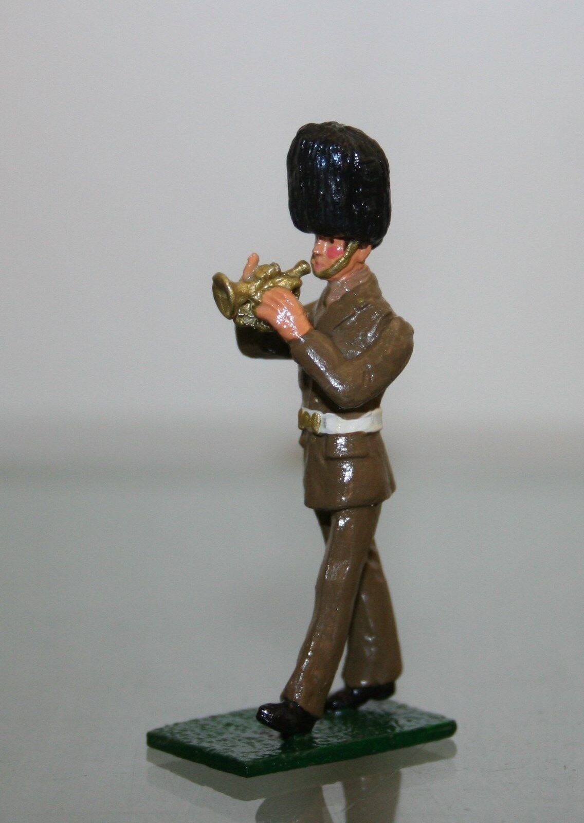 Music in Miniature British officer painted figure bandsman playing horn instrument.jpg