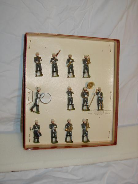 Set 2117   US Army Band in Khaki (Replaced set no. 1301. Produced 1956-1961.)