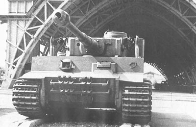 Tiger #100 at the captured weapons exhibition in the Central Recreation and Culture Park named after M. Gorky. Moscow, June 1943. The slots for extra 