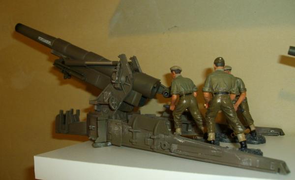 US 150mm howitzer by 21st Century Toys w/ Britains crew